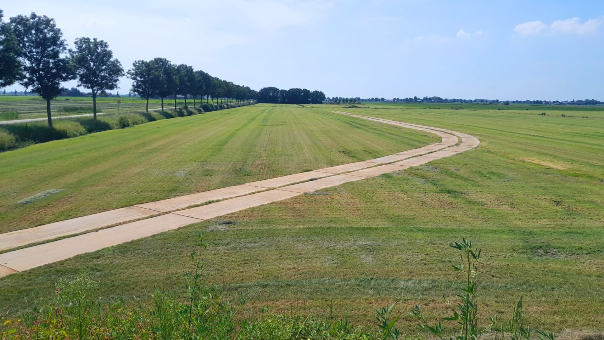 De impact van rijplaten op het milieu: duurzaam bouwen begint bij de ondergrond